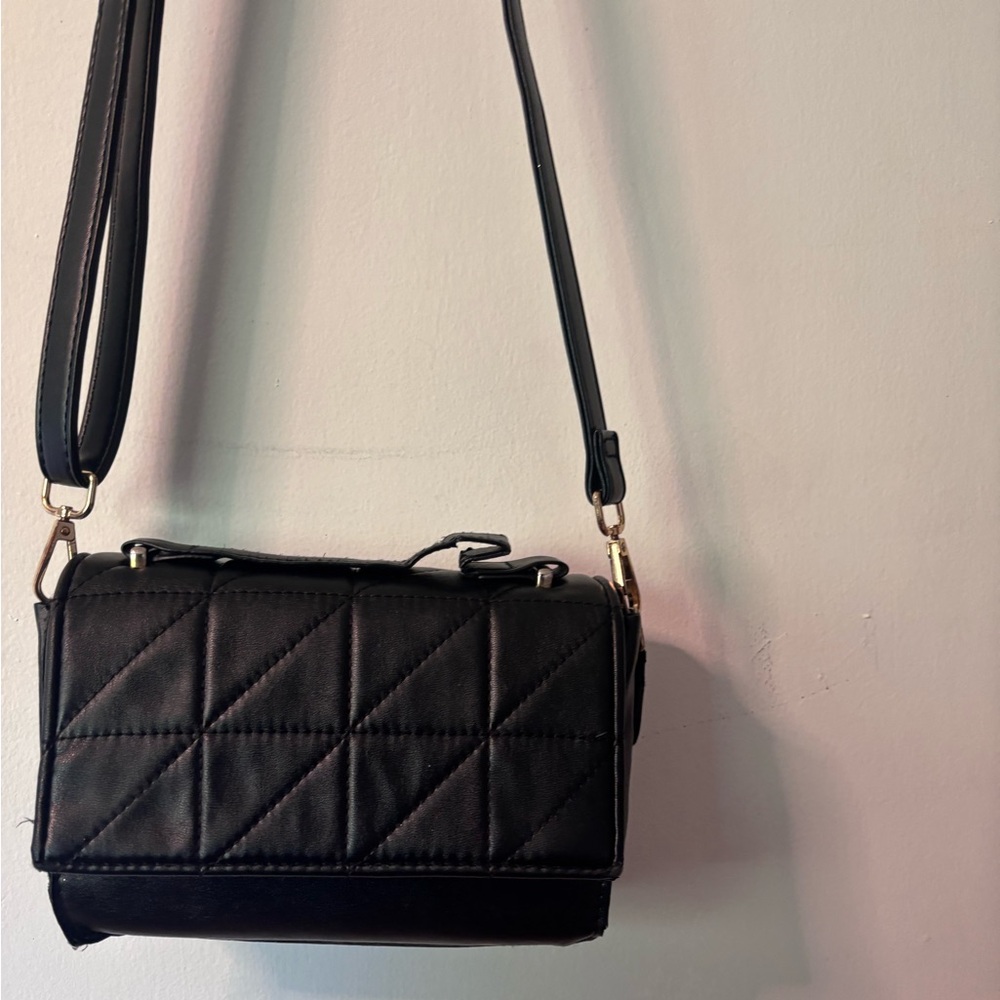Elegant Black Quilted Shoulder Bag